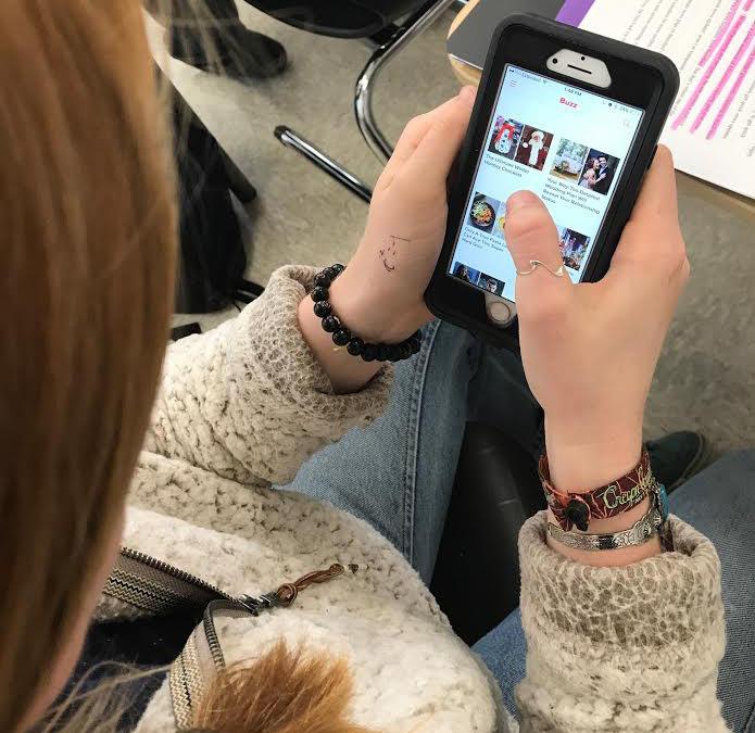 A student explores the Buzzfeed app during class time. 70% of Buzzfeed traffic is mobile. Photo by Annika Mayne