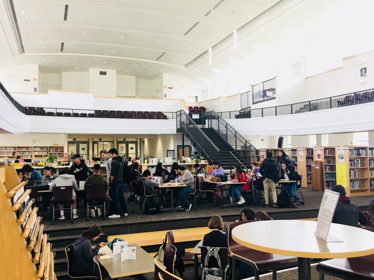 Students gather in Franklin’s new library during lunch. Photo by Macy Potter.