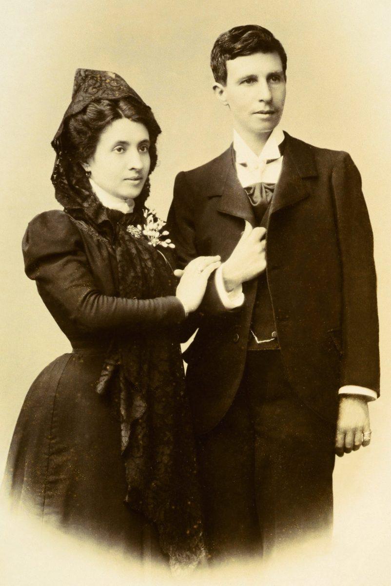 José Sellier’s drawing of Marcela Gracia Ibeas and Elisa Sanchez Loriga. The two were the first lesbian couple married in Spain in 1901. Image by  Jose  Sellier.