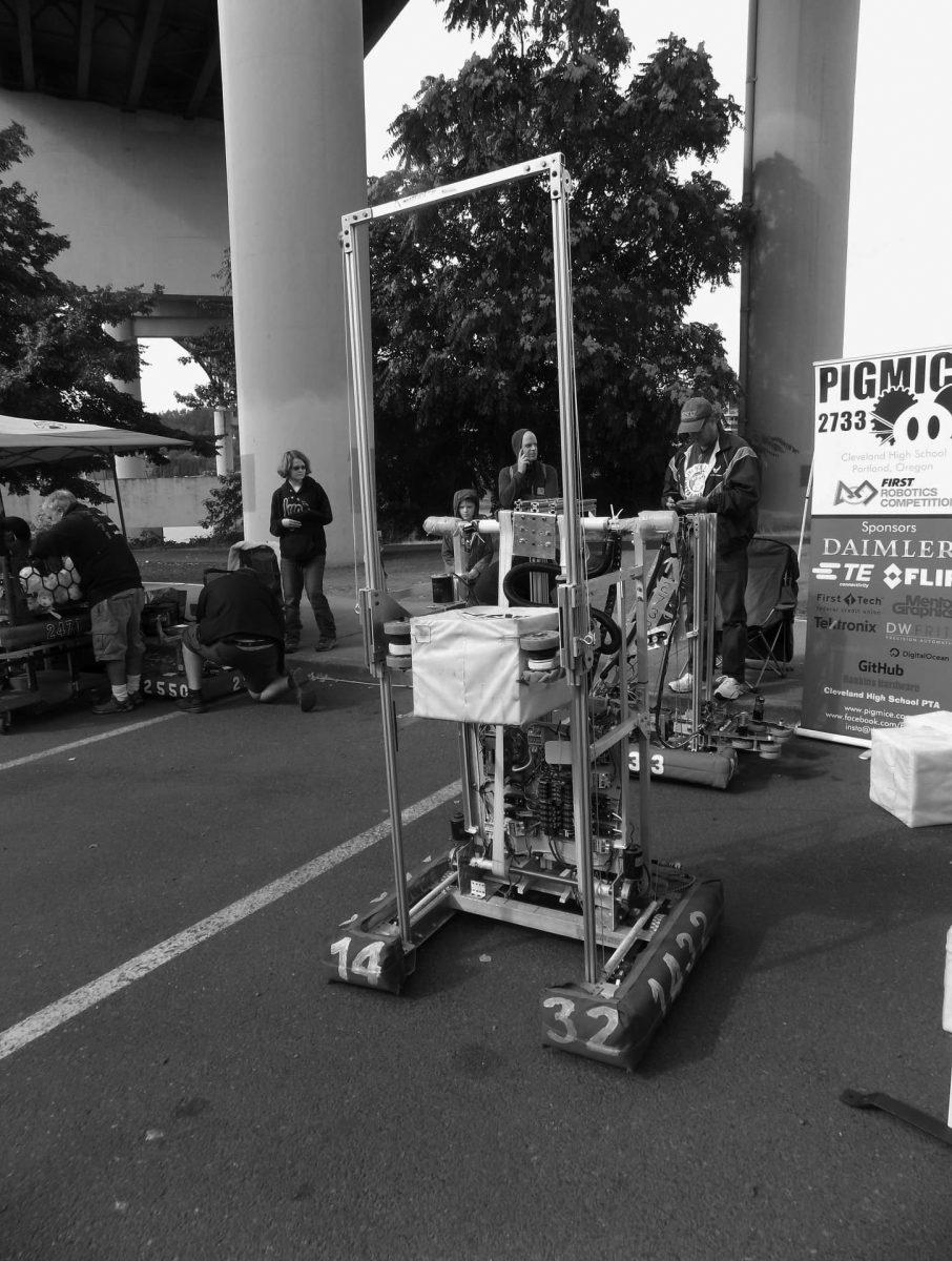 Team Metal Beavers doing a robot demonstration at an OMSI Maker Faire event. This team includes students from Franklin and elsewhere. Photo by JR Surban.