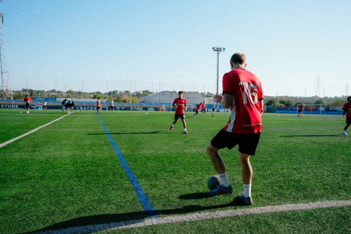 An Eture Sports training session in Valencia, Spain, in September. Two former players of the Franklin Soccer program are taking a gap year in Spain to catch the attention of college recruiters. Photo via Eture Sports.