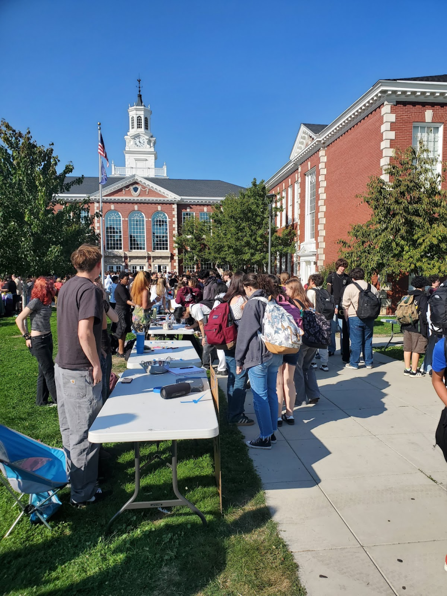 Franklin students and staff attending the Fall Club Fair. This annual event, which took place on Sep. 18, is a great opportunity for clubs to advertise themselves to potential new student members. Photo by Scar Dickerson.