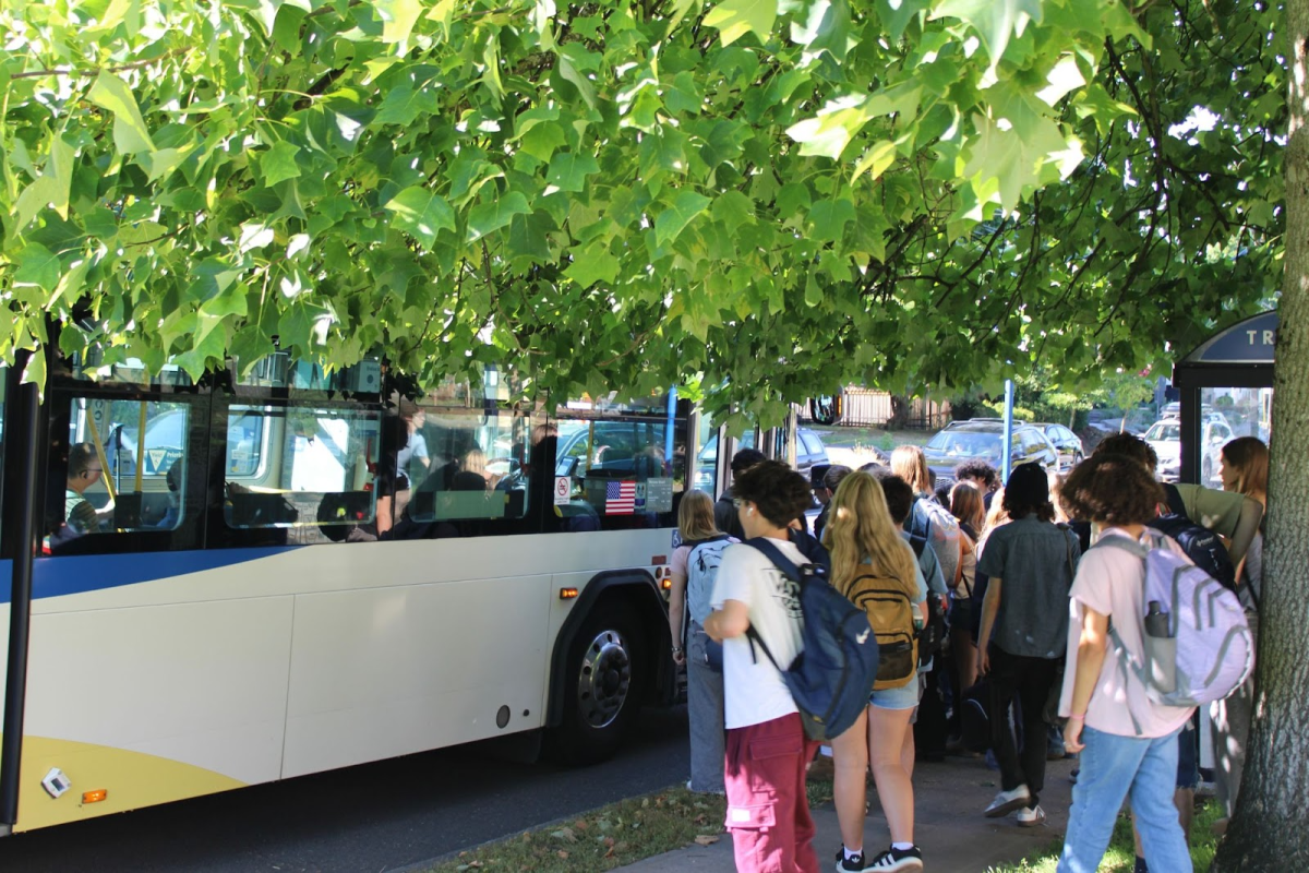 Franklin students board TriMet’s 71 line after a full school day. Multiple parts of the TriMet system, including MAX and bus lines, are facing potential service reductions this fall due to the agency’s $300 million budget shortfall. Photo by Kate DeWeese.