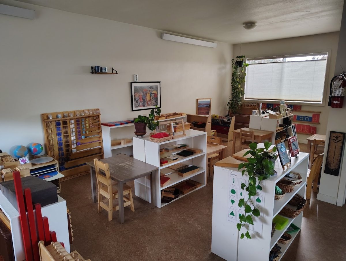 A classroom for ages 3 to 6 at Frog Song Montessori Preschool, with short shelves and small desks sized for the children. Montessori school gives students a unique amount of choice from a very young age, which can help to foster both engagement in daily activities and long-lasting creativity and independence. Photo via Elizabeth Bartko.