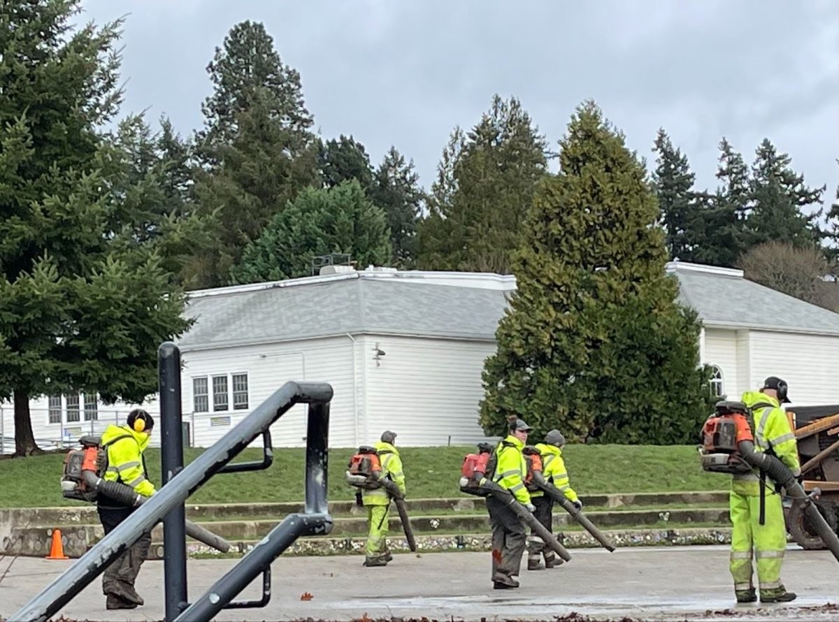 Workers using gas leaf blowers (GLBs) outside of Alameda Elementary School in 2022. The 2024 ordinance to phase out the use of GLBs went into effect Jan. 1. Photo via Quiet Clean PDX.